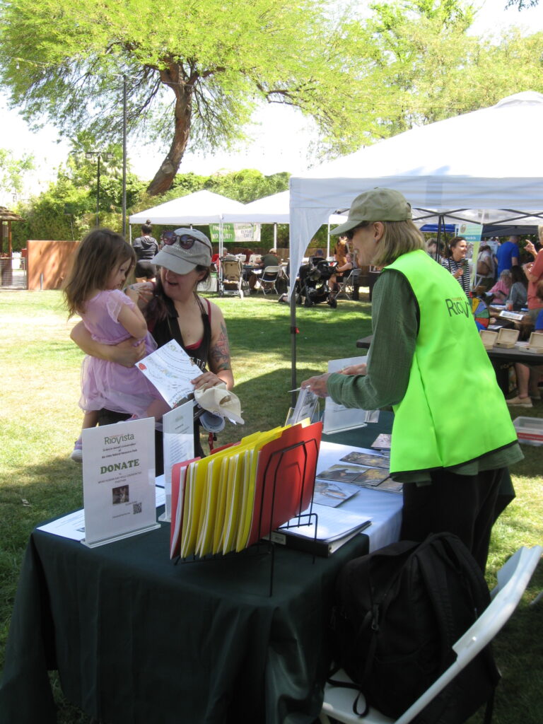 Community engagement advisor Margaret Umberger shares information with Reid Park Zoo visitors at Party for the Planet as part of the Community Mutualism program. Photo credit: Friends of Rio Vista.